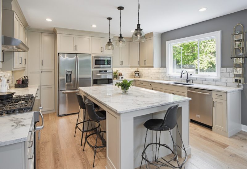 Choosing the Right Contractors and Professionals for Your Home Renovation